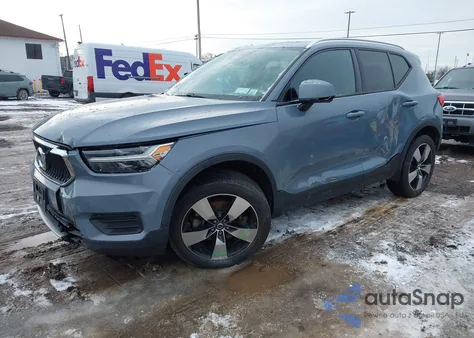 2020 Volvo Xc40 Momentum z USA, uszkodzony, nr VIN YV4162UK8L2335796